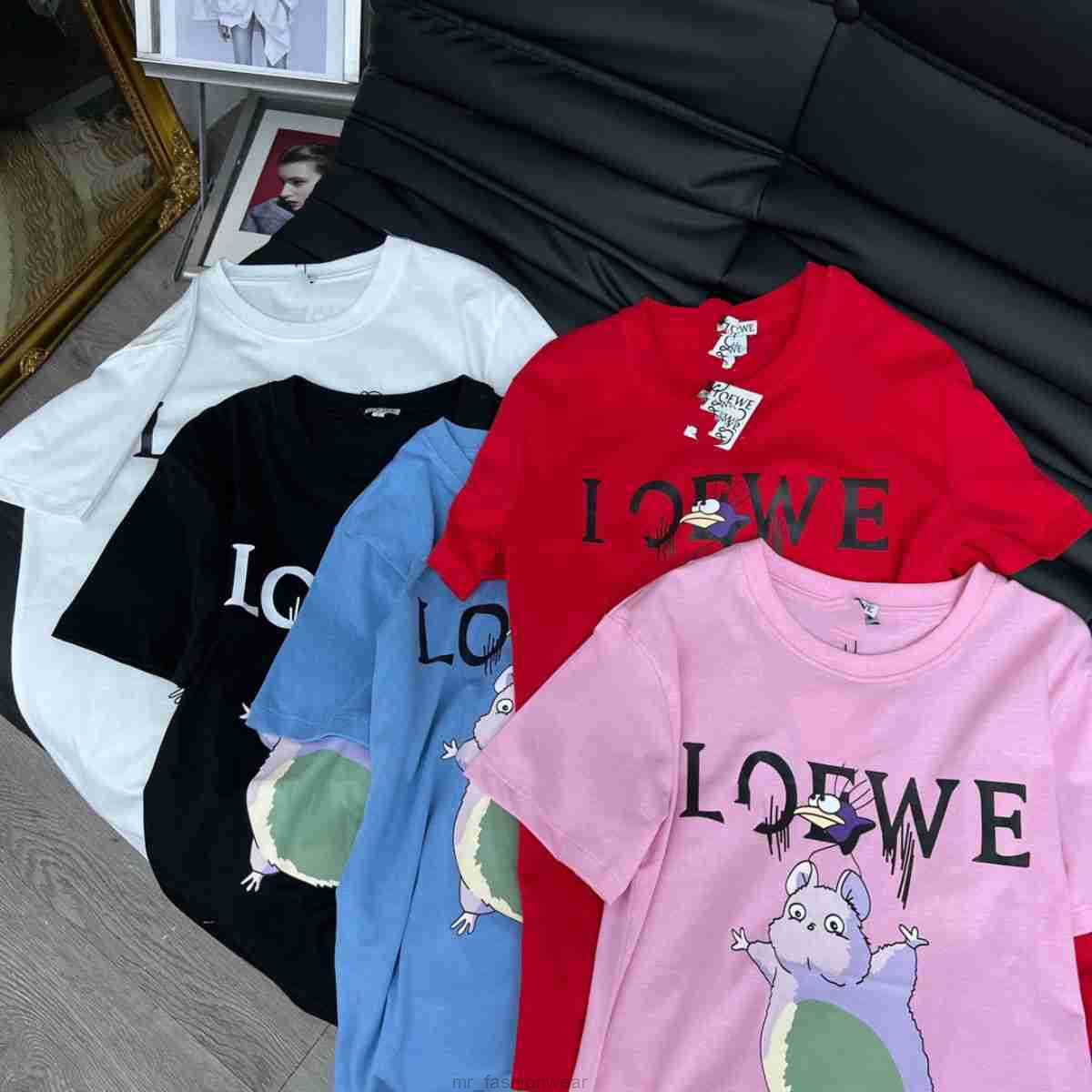 Designer Fashion Clothing Tees Tshirts Loewe in the 23rd Year Xia Xin Qianyou Qianxun Cartoon Printing Loose Short Sleeve Tshirt Co Branded Dragon Cat Series Was Rele, White
Designer Fashion Clothing Tees Tshirts Loewe in the 23rd Year Xia Xin Qianyou Qianxun Cartoon Printing Loose Short Sleeve Tshirt Co Branded Dragon Cat Series Was Rele, White