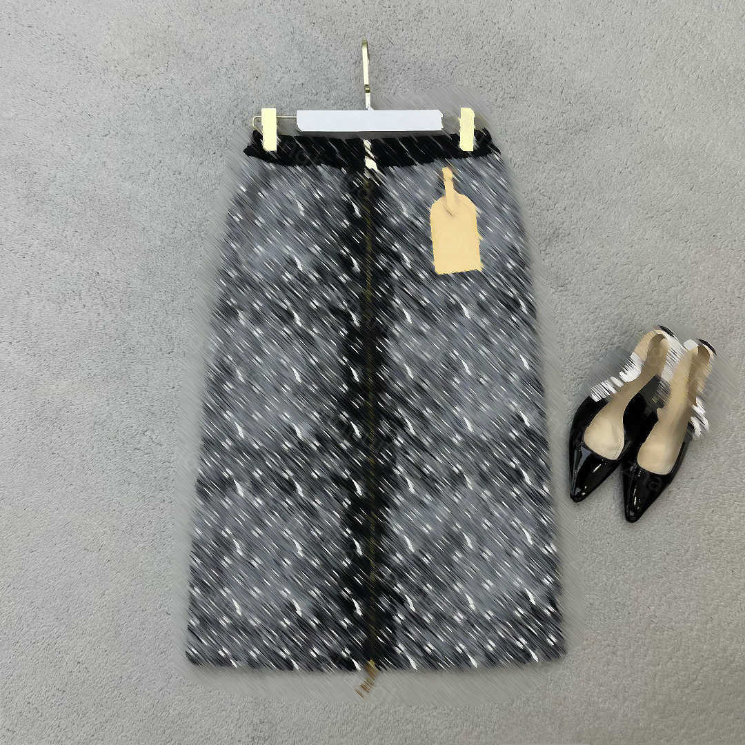 23ss wrap skirt designer Skirts womens designer clothing Summer new logo jacquard zipper ribbon splicing skirt High quality women clothes
23ss wrap skirt designer Skirts womens designer clothing Summer new logo jacquard zipper ribbon splicing skirt High quality women clothes