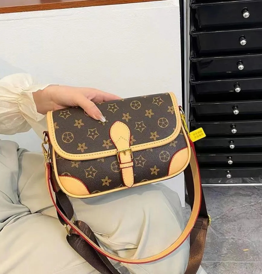 Fashion Women shoulder bags handbags ladies designer composite bags lady clutch bag tote female purse wallet Purse Cross body Bag, Brown
Fashion Women shoulder bags handbags ladies designer composite bags lady clutch bag tote female purse wallet Purse Cross body Bag, Brown