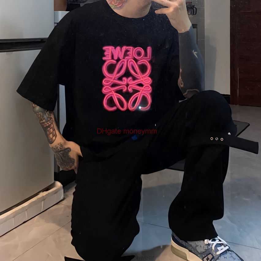 Designer Fashion Clothing Tees Tshirts Loewe Tshirt 2023 New Fashion Fluorescent Pink Embroidery Short Sleeve Casual Versatile Couple Summer Bottom Shirt for Men a, Black
Designer Fashion Clothing Tees Tshirts Loewe Tshirt 2023 New Fashion Fluorescent Pink Embroidery Short Sleeve Casual Versatile Couple Summer Bottom Shirt for Men a, Black