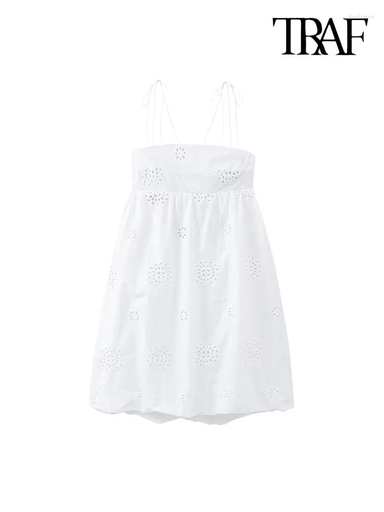 Casual Dresses Women Fashion Cutwork Embroidery Mini Dress Sexy Straight Neck Thin Straps Female Vestidos Mujer, Picture shown
Casual Dresses Women Fashion Cutwork Embroidery Mini Dress Sexy Straight Neck Thin Straps Female Vestidos Mujer, Picture shown