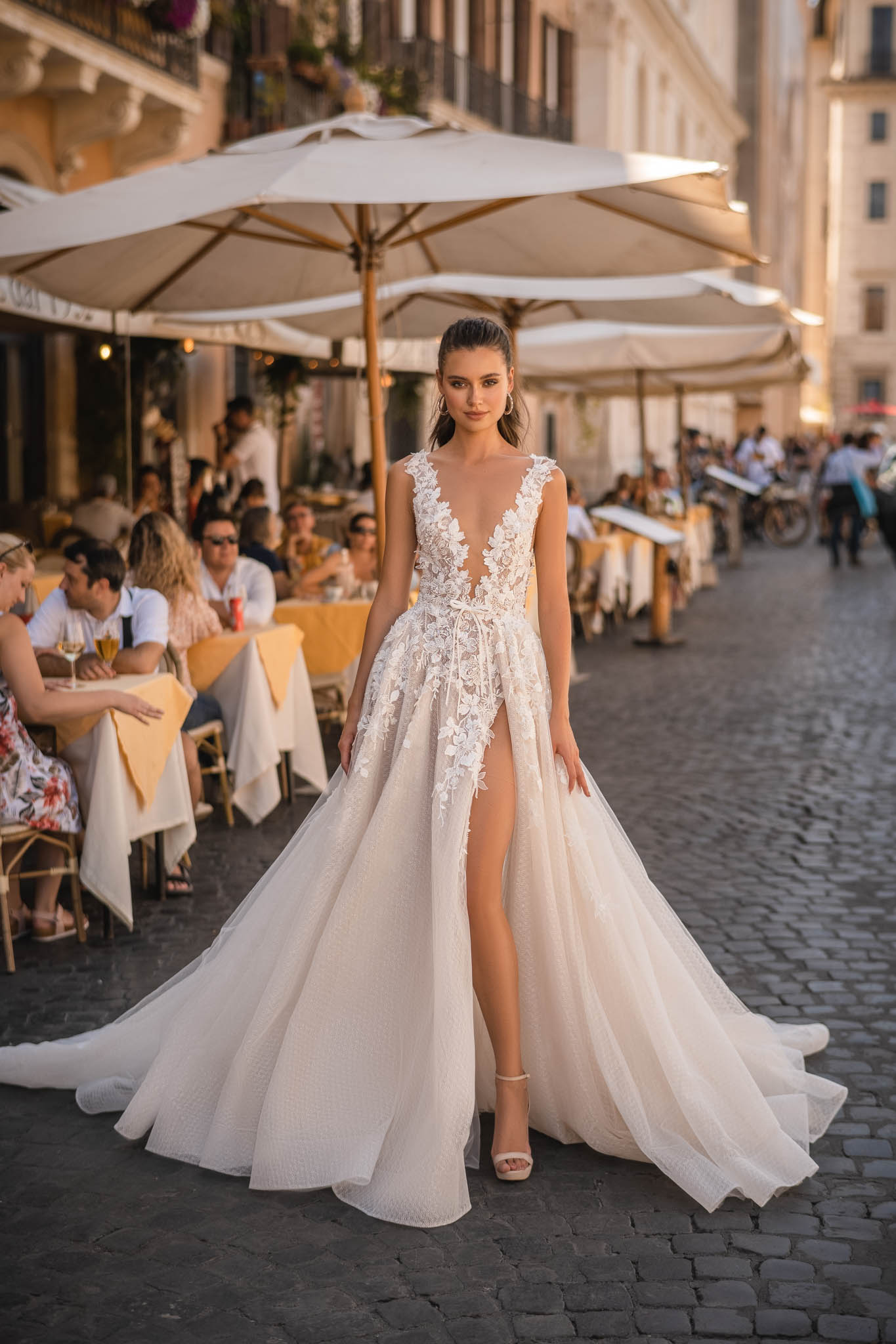 Berta A e Dresses for Bride Illusion Plunging V Neck Wedding Dress Vestidos De Novia Thigh Slit Designer Bridal Gowns