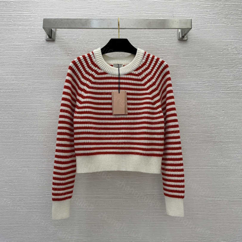 23ss Women sweater womens designer clothing Sweet matching striped long-sleeved sweater pullover short sweater High quality women clothing a1
23ss Women sweater womens designer clothing Sweet matching striped long-sleeved sweater pullover short sweater High quality women clothing a1