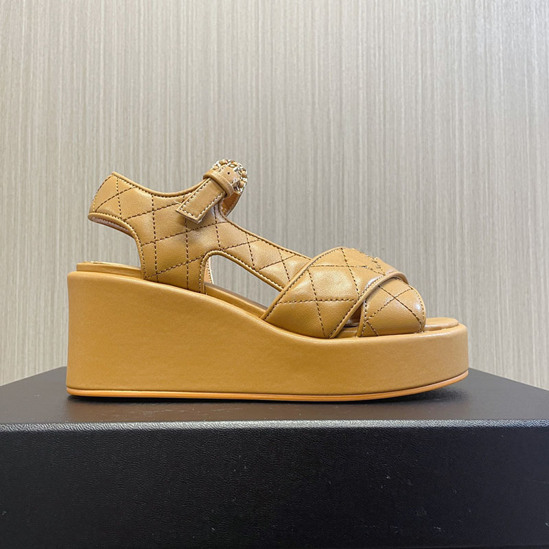 Grosgrain satin Cotton soft fabric Sandals Platform wedges heels women's luxury designers Rubber sole Casual Fashion Sand shoes factory footwear Size 35-40 box, Khaki
Grosgrain satin Cotton soft fabric Sandals Platform wedges heels women's luxury designers Rubber sole Casual Fashion Sand shoes factory footwear Size 35-40 box, Khaki