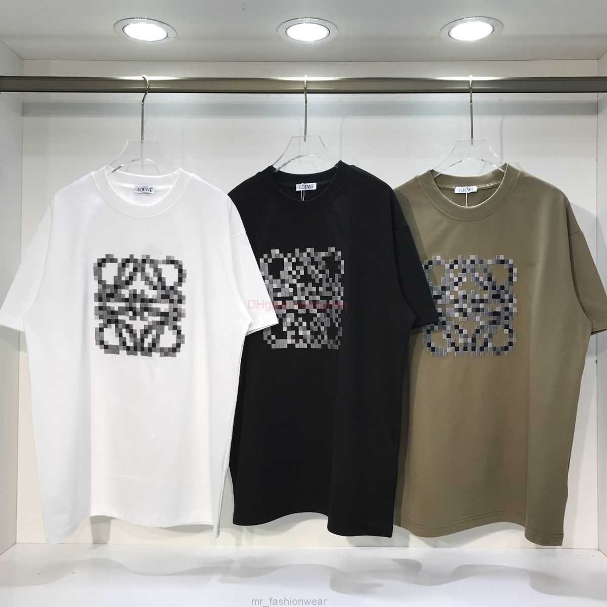 Designer Fashion Clothing Tees Tshirts Loewe Loew2023 Summer New Mosaic Embroidery Label Short Sleeve Cotton Unisex Versatile Couple Tshirt Luxury Casual Streetw, White 
Designer Fashion Clothing Tees Tshirts Loewe Loew2023 Summer New Mosaic Embroidery Label Short Sleeve Cotton Unisex Versatile Couple Tshirt Luxury Casual Streetw, White