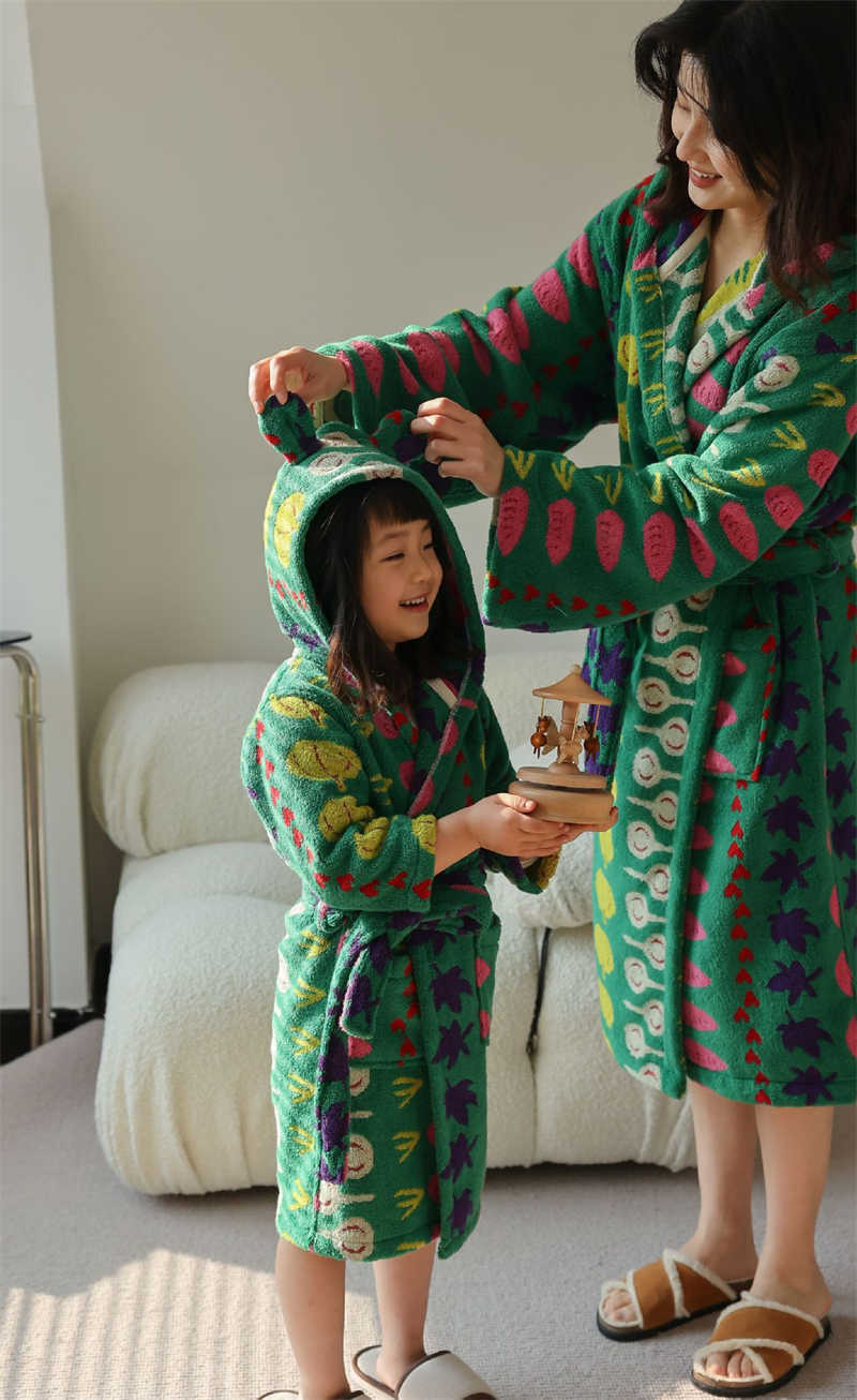 Bath Towel Cute Vegetable Patter Cotton Robe Towel Soft Kids Ear Hoodies Bathrobe Long Sleeve Kimono Sleepwear Coat Bath Blanket TowelsHKD230625