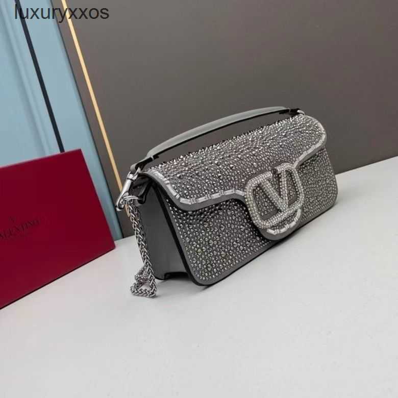 Loco Chain Bags Bling Diamond Buckle Mini Valention Designer Handbag Imitation Crystal Handheld One Shoulder Crossbody Bag 2ara
Loco Chain Bags Bling Diamond Buckle Mini Valention Designer Handbag Imitation Crystal Handheld One Shoulder Crossbody Bag 2ara