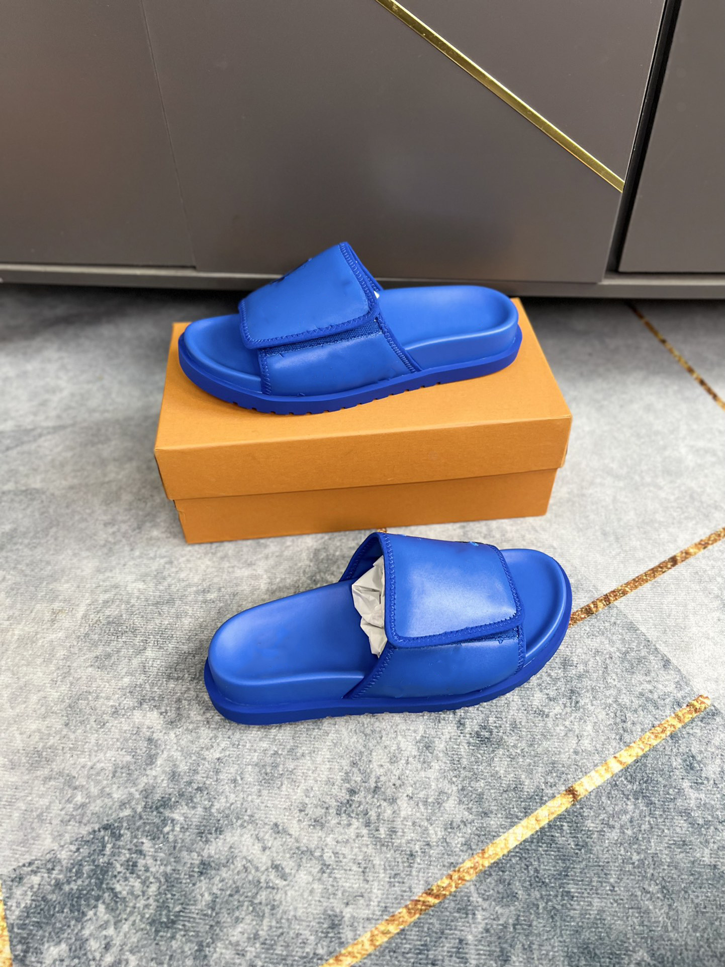Classic Slippers luis Brand Designers vuttonity fashion leisure sandal men Slide Flat slippers summer flip flops l012
Classic Slippers luis Brand Designers vuttonity fashion leisure sandal men Slide Flat slippers summer flip flops l012