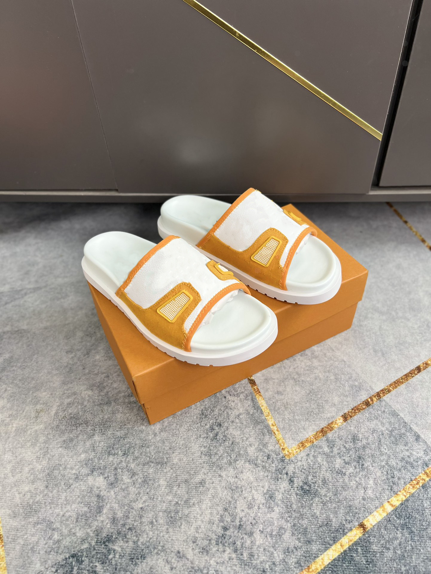 Classic Slippers luis Brand Designers vuttonity fashion leisure sandal men Slide Flat slippers summer flip flops l021
Classic Slippers luis Brand Designers vuttonity fashion leisure sandal men Slide Flat slippers summer flip flops l021