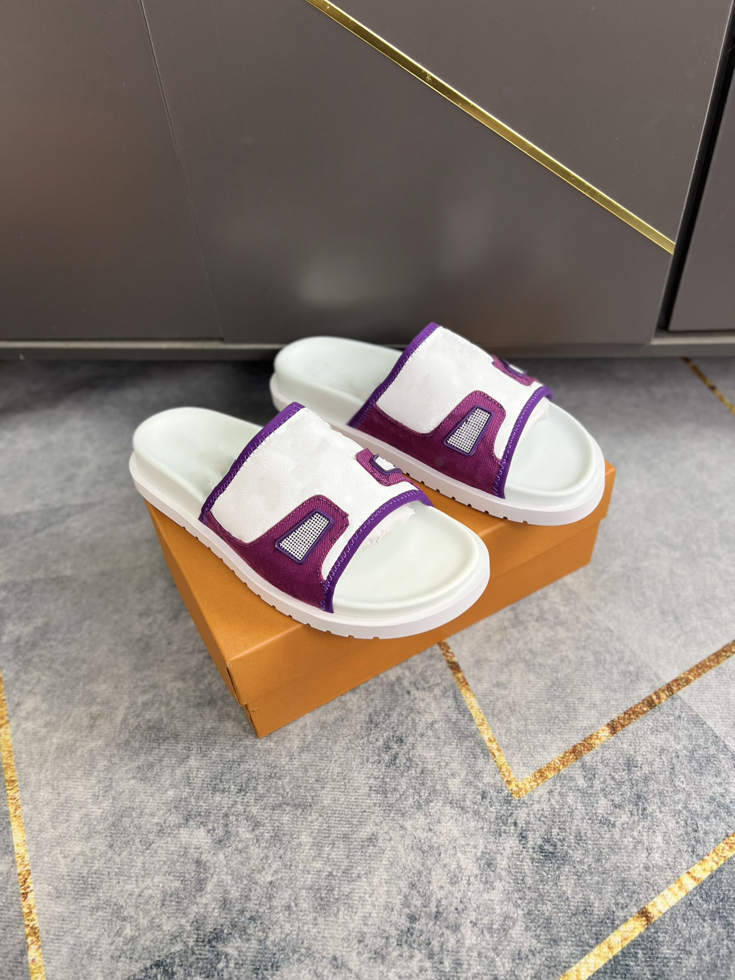 Classic Slippers luis Brand Designers vuttonity fashion leisure sandal men Slide Flat slippers summer flip flops l02
Classic Slippers luis Brand Designers vuttonity fashion leisure sandal men Slide Flat slippers summer flip flops l02