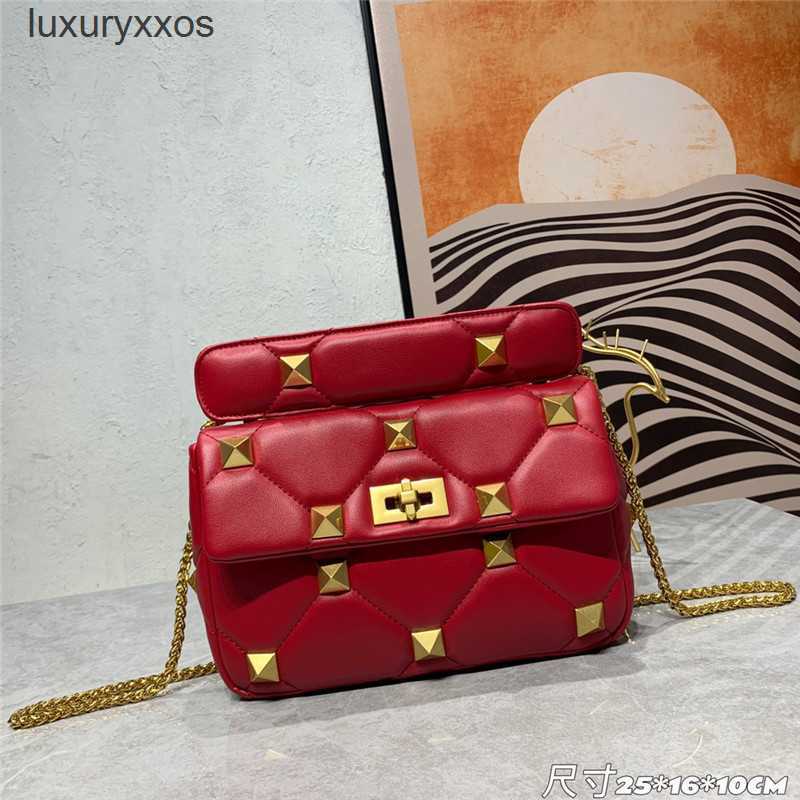 Women's Valention Designer Bag Handheld Bags Napa Sheepskin One Shoulder Crossbody Chain Large Rivet Handbag, Size 25x16 x10cm
Women's Valention Designer Bag Handheld Bags Napa Sheepskin One Shoulder Crossbody Chain Large Rivet Handbag, Size 25x16 x10cm