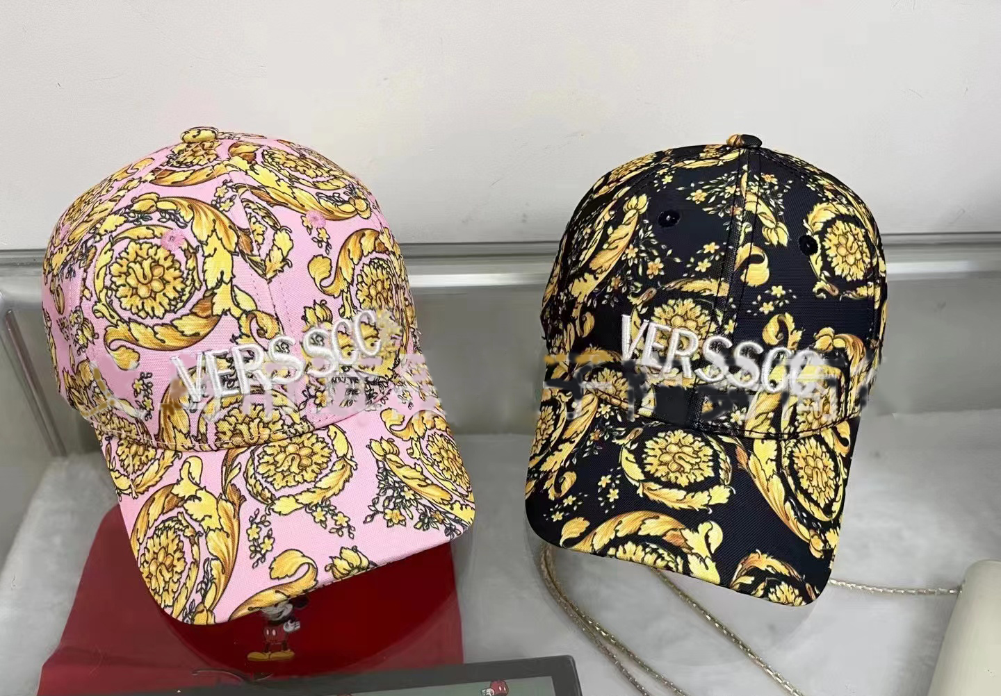 High Quality Street hat Fashion Baseball cap Men's Women's Sports cap Two-tone forward cap Casquette adjustable to fit hat, Pink
High Quality Street hat Fashion Baseball cap Men's Women's Sports cap Two-tone forward cap Casquette adjustable to fit hat, Pink