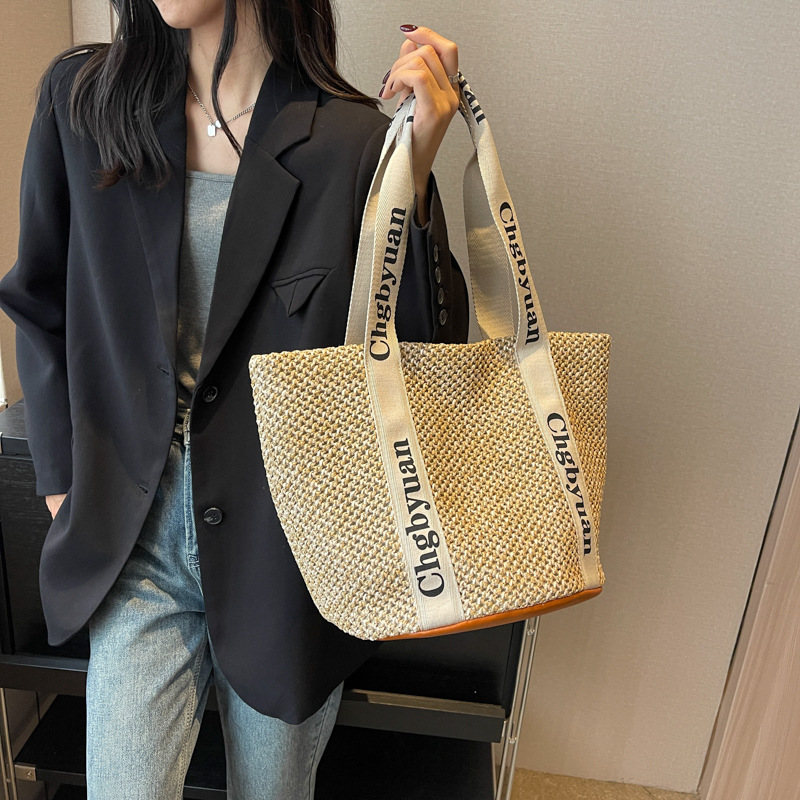 Straw Woven Bags Trend Fashion Shoulder Bag Large Capacity Leisure Vacation Bucket Bag, Beige
Straw Woven Bags Trend Fashion Shoulder Bag Large Capacity Leisure Vacation Bucket Bag, Beige