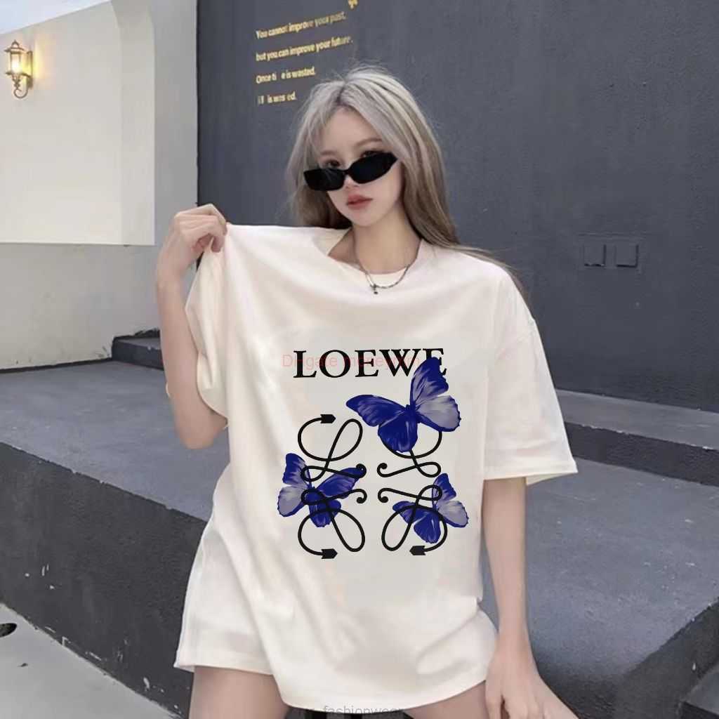 Designer Fashion Clothing Tees Tshirts Loewe Pure Original 23ss Trendy Butterfly Printed Short Sleeved Tshirt for Men and Women in High Version Luxury Casual Street, White
Designer Fashion Clothing Tees Tshirts Loewe Pure Original 23ss Trendy Butterfly Printed Short Sleeved Tshirt for Men and Women in High Version Luxury Casual Street, White