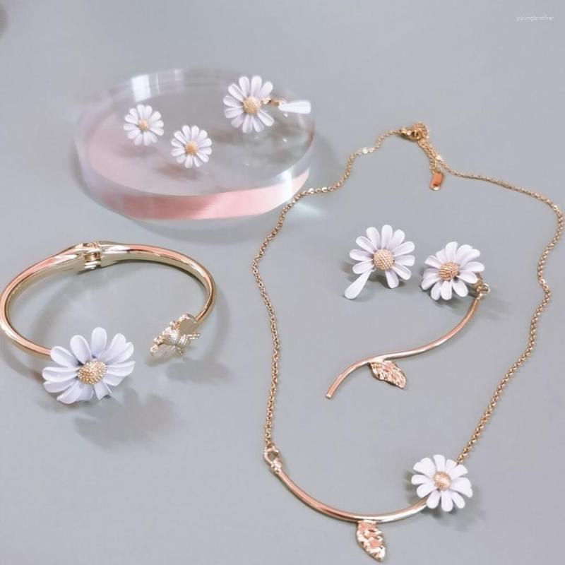 Stud Earrings Korean Female Fashion Wild Asymmetric Daisy Flower Silver Color Needle Suitable For Banquet Anniversary Gift Jewelry
Stud Earrings Korean Female Fashion Wild Asymmetric Daisy Flower Silver Color Needle Suitable For Banquet Anniversary Gift Jewelry