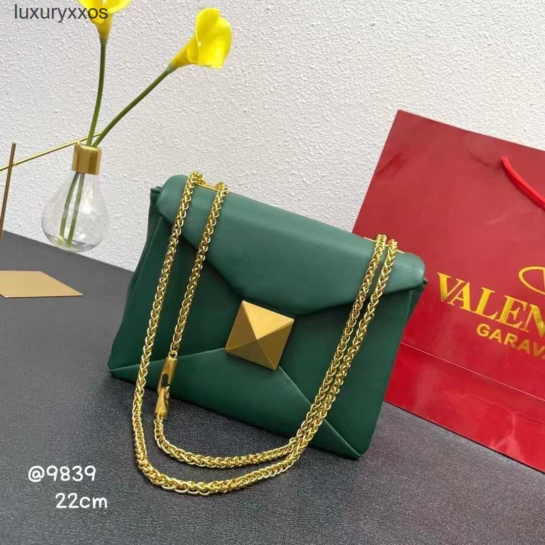 Versatile Rivet Valention Large Women's Tofu Bags Multi Designer Flip Chain Square Shoulder Crossbody Underarm Bag Gaoe
Versatile Rivet Valention Large Women's Tofu Bags Multi Designer Flip Chain Square Shoulder Crossbody Underarm Bag Gaoe