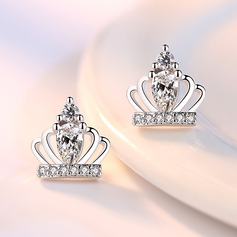 Elegant 18K Gold-Plated Crystal Stud Earrings with Zircon Accents for Women - Luxurious Design