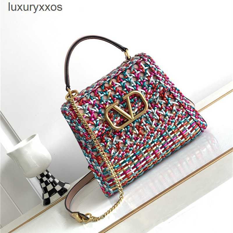 Colorful Valention Designer Bag Bags Tote Woven Gold Lock Buckle Single Shoulder Straddle High Capacity Handbag
Colorful Valention Designer Bag Bags Tote Woven Gold Lock Buckle Single Shoulder Straddle High Capacity Handbag