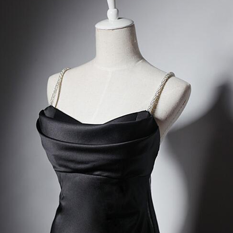 Sexy Black Evening Dress Long Prom Gowns Simple Design with Shining Beading Crystal Along the Strap