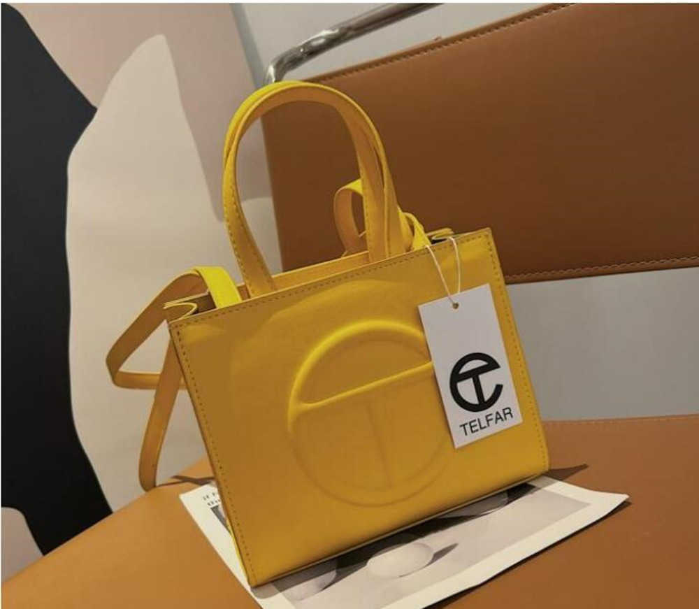 telfars bag designer bags 3 Sizes Shoulder Bags Soft Leather Mini women Handbag Crossbody Luxury Tote Fashion Shopping Multi-color Niche high sense, White
telfars bag designer bags 3 Sizes Shoulder Bags Soft Leather Mini women Handbag Crossbody Luxury Tote Fashion Shopping Multi-color Niche high sense, White