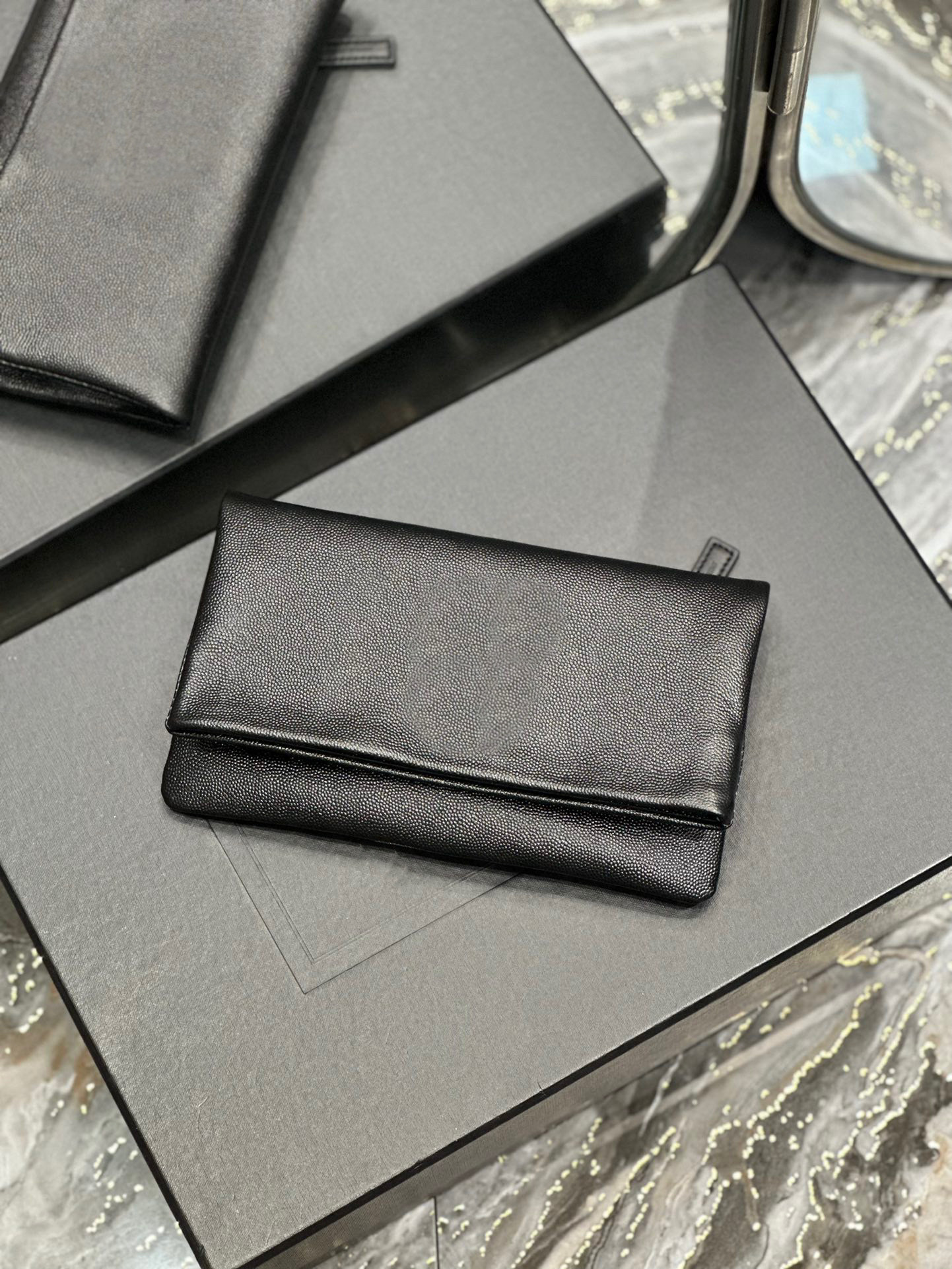 2023 new women's clutch bag high-end quality retro sense and cool sense in the clutch capacity is also very enough with a pocket inside fashion atmosphere, Black
2023 new women's clutch bag high-end quality retro sense and cool sense in the clutch capacity is also very enough with a pocket inside fashion atmosphere, Black