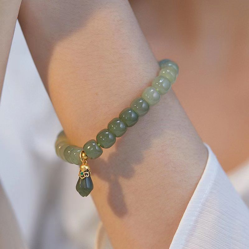 Hetian Yu Tulip Bracelet for Women, Small Design, High Grade Temperament, Forest Series, Pure Handmade Goddess Festival
Hetian Yu Tulip Bracelet for Women, Small Design, High Grade Temperament, Forest Series, Pure Handmade Goddess Festival