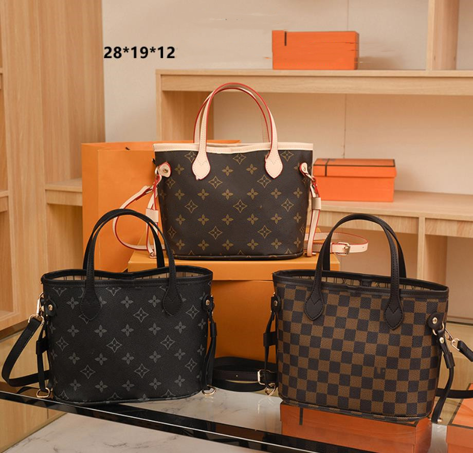 New presbyopia shopping bag single shoulder small Tote bag Europe and the United States all luxury, 28*19*12cm
New presbyopia shopping bag single shoulder small Tote bag Europe and the United States all luxury, 28*19*12cm