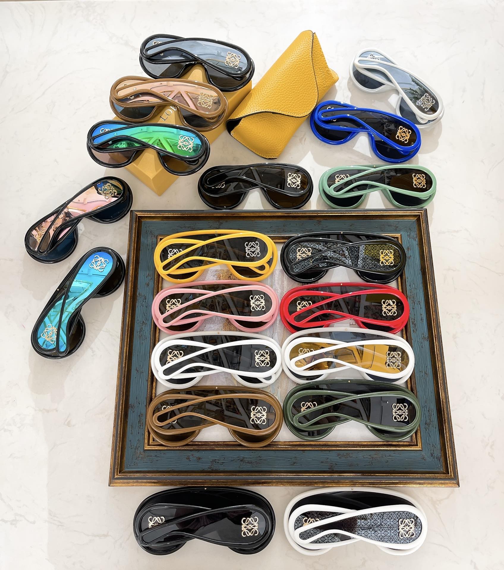 Desingers Loewe Sunglasses Luxurys classic Lens Men and Women outdoor tour driving Party Retro Fashion Beach Sun Glass Vacation Leisure pretty
Desingers Loewe Sunglasses Luxurys classic Lens Men and Women outdoor tour driving Party Retro Fashion Beach Sun Glass Vacation Leisure pretty