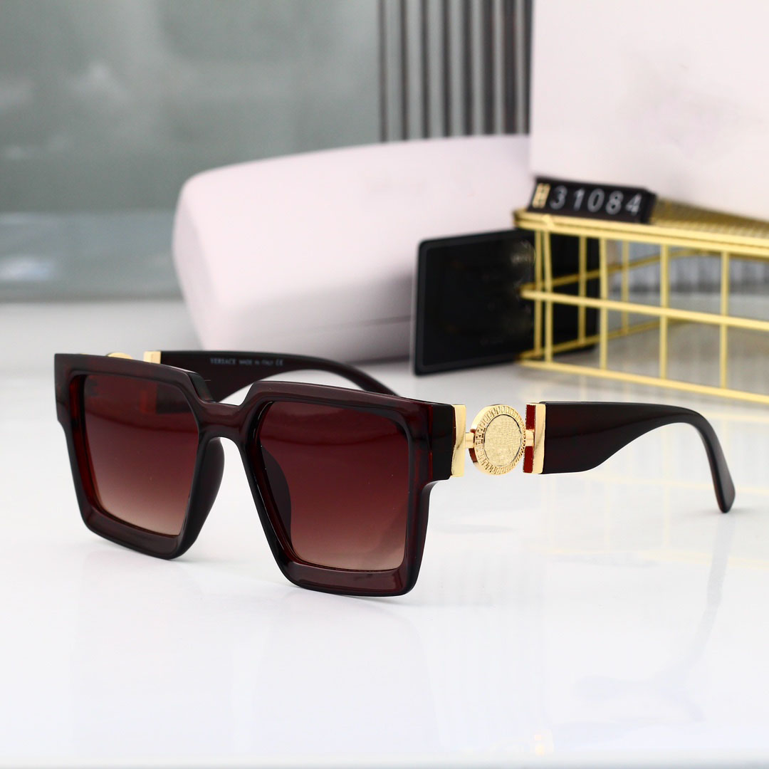 Top luxury Sunglasses lens designer womens Mens Goggle senior Eyewear For Women eyeglasses frame Vintage Metal Sun Glasses With Box 31084
Top luxury Sunglasses lens designer womens Mens Goggle senior Eyewear For Women eyeglasses frame Vintage Metal Sun Glasses With Box 31084
