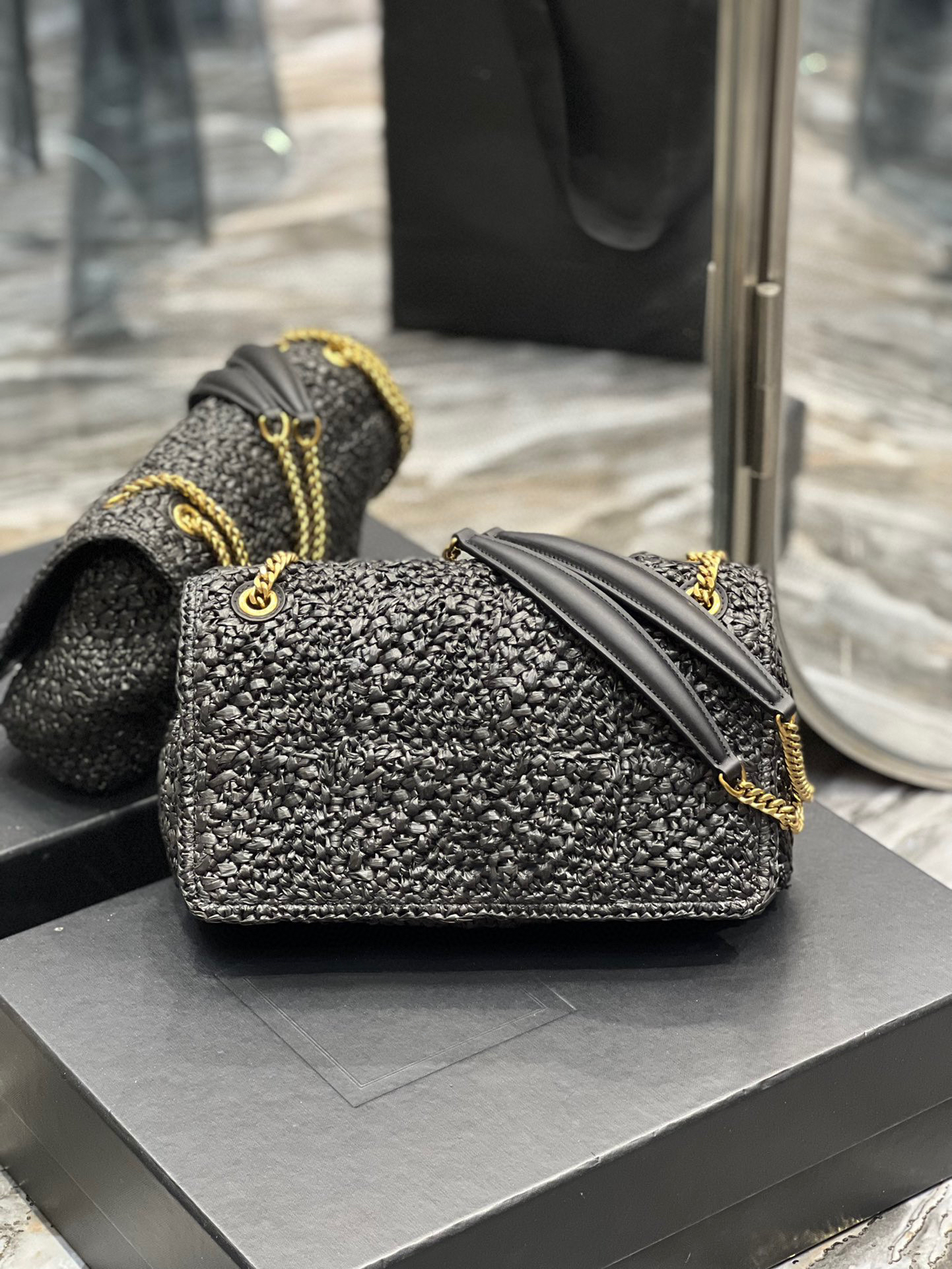 2023 new women's shoulder bag high-end quality crossbody bag Raffia weave is very solid super texture French lazy wind inside lining inner bag is very practical
2023 new women's shoulder bag high-end quality crossbody bag Raffia weave is very solid super texture French lazy wind inside lining inner bag is very practical