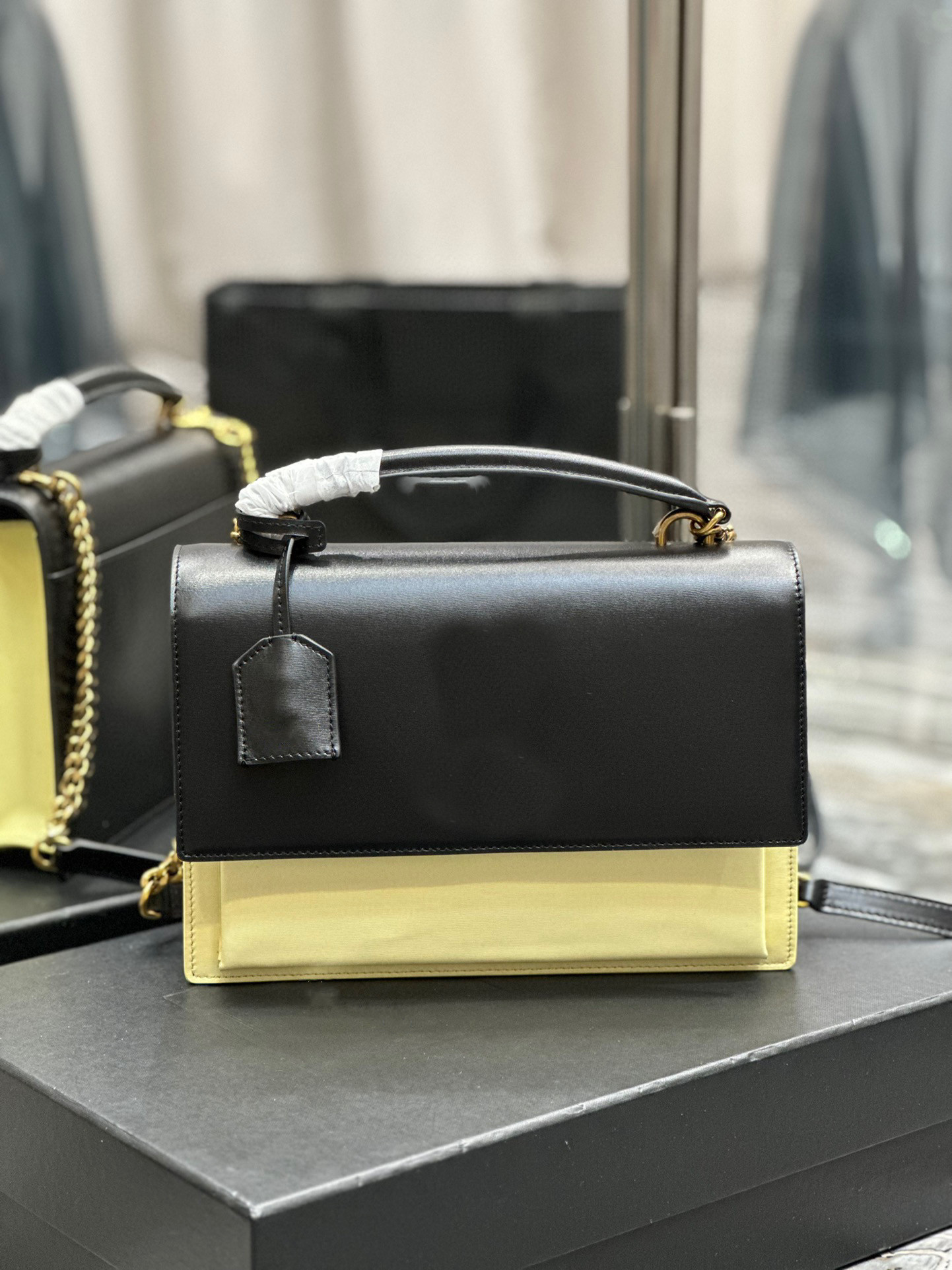 2023 New women's shoulder bag High-end quality crossbody bag with cross-grained cowhide handbag leather soft and delicate feel excellent capacity is sufficient
2023 New women's shoulder bag High-end quality crossbody bag with cross-grained cowhide handbag leather soft and delicate feel excellent capacity is sufficient