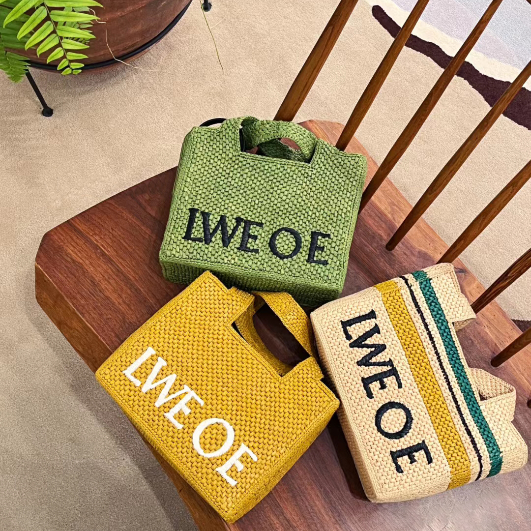 classic 2size designer Raffias Clutch Bag Womens weave handbags cosmetic shop bags mens Straw Font tote Messenger bag luxury Shoulder Crossbody summer Beach bags, Khaki
classic 2size designer Raffias Clutch Bag Womens weave handbags cosmetic shop bags mens Straw Font tote Messenger bag luxury Shoulder Crossbody summer Beach bags, Khaki