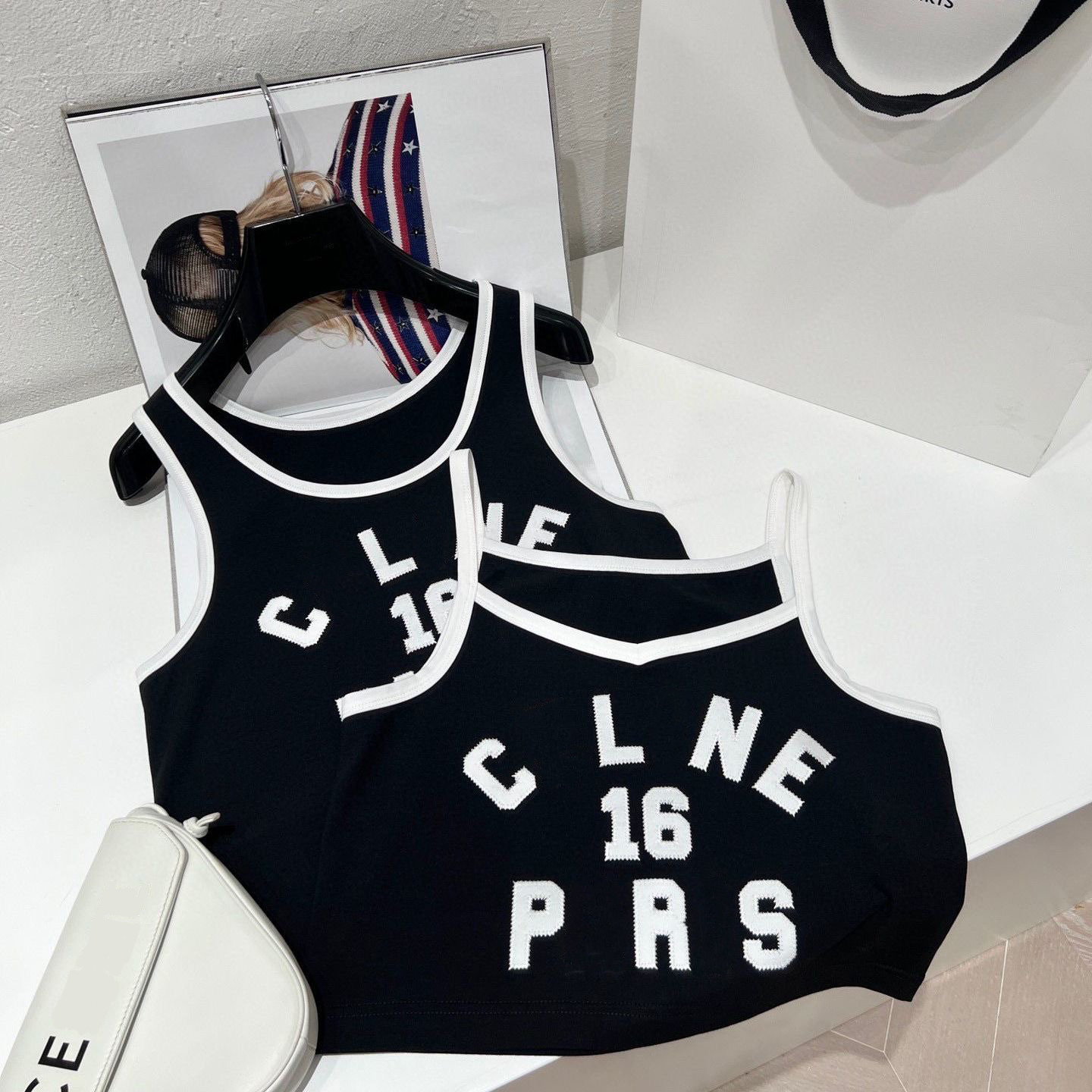 Luxury Designer Womens Tank Tops Casual Sleeveless Tops With Halters Sports Vest Breathable, Thin suspenders
Luxury Designer Womens Tank Tops Casual Sleeveless Tops With Halters Sports Vest Breathable, Thin suspenders