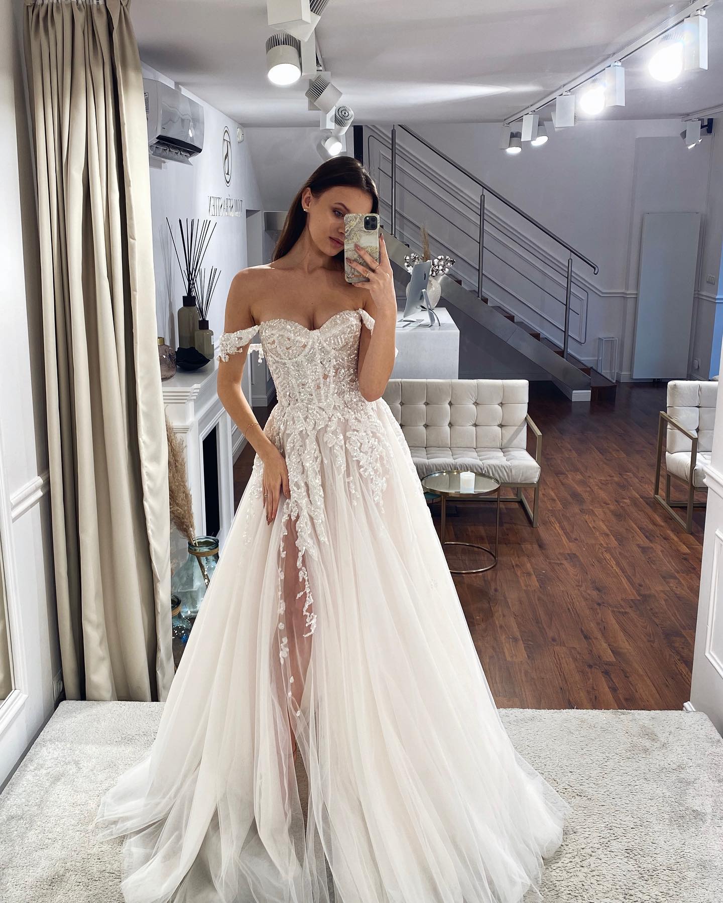 Vintage A Line Dresses For Bride Off Shoulder Glitter Sequins Lace Wedding Dress Sweep Train Split Long Designer Bridal Gowns 0515