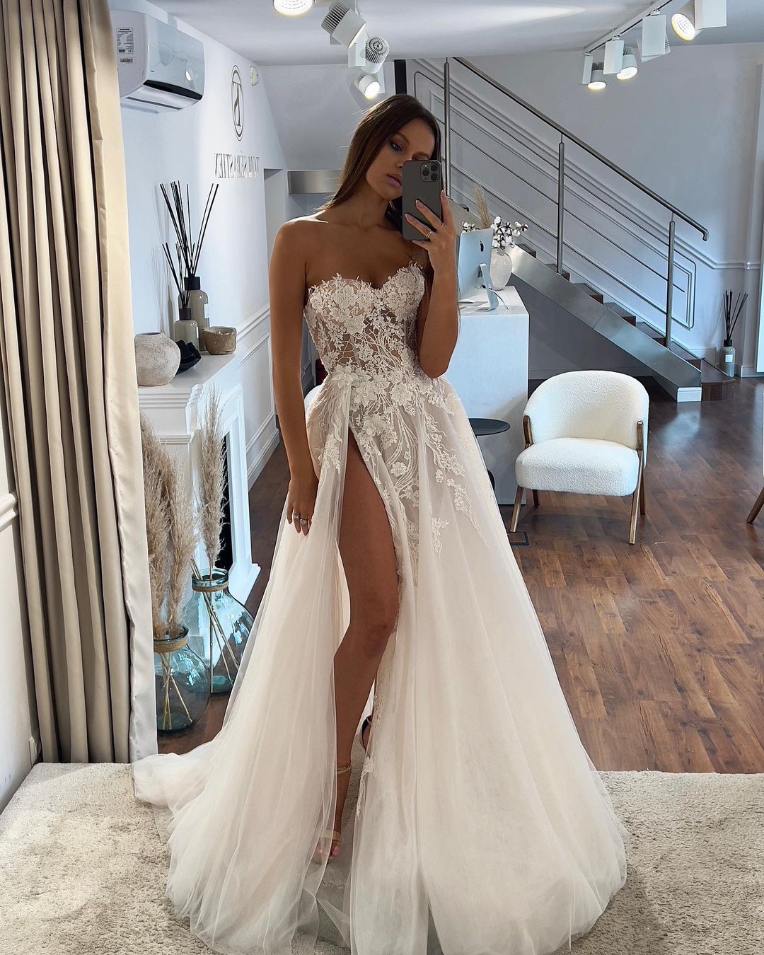 Vintage A e Dresses for bride Sweetheart Appliques Lace Wedding Dress Sweep Train Thigh Slit Long designer bridal gowns