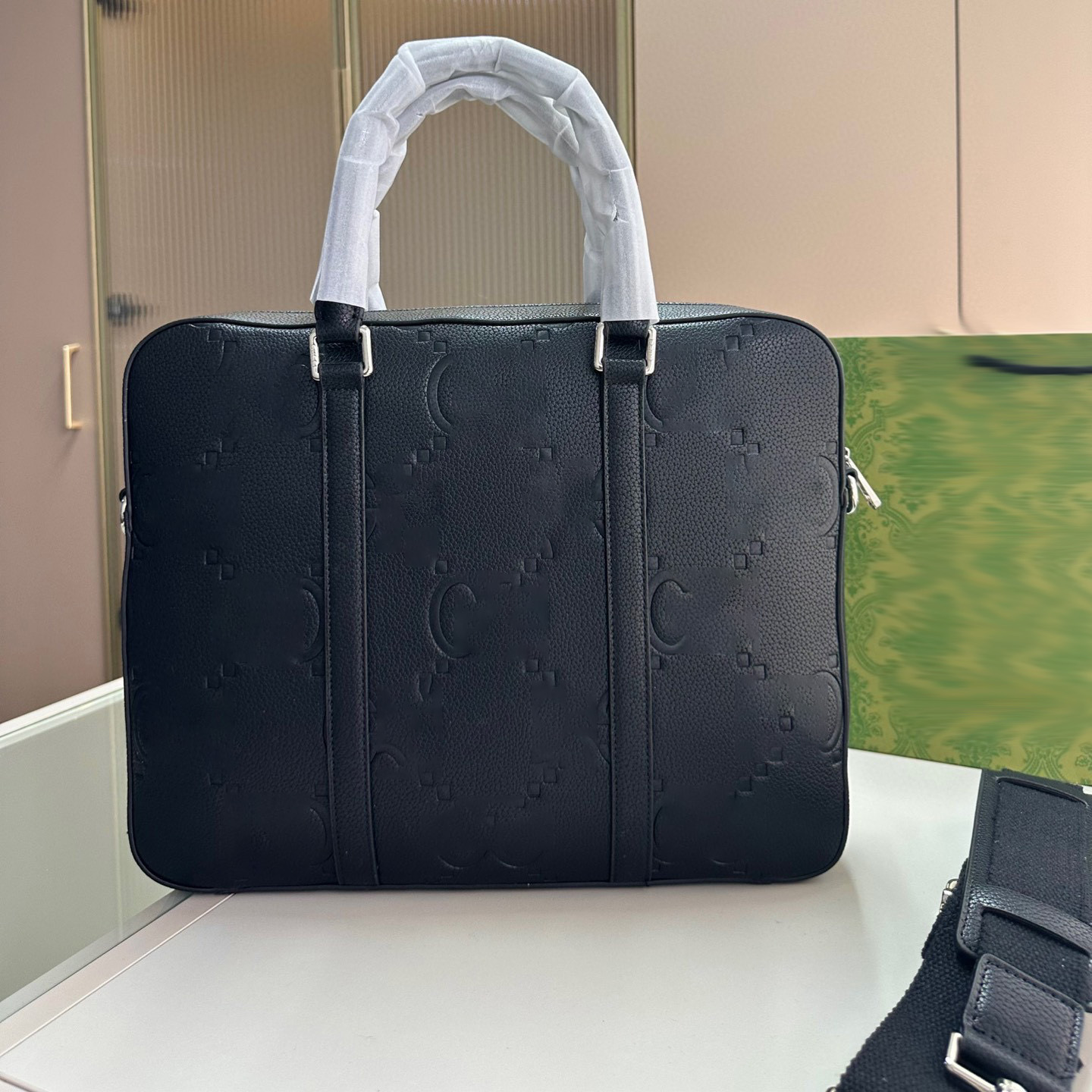 Luxury designer embossed big letter tote bag men's casual business briefcase leather shoulder bag work bag travel bag women's messenger bag Laptop Bag crossbody 
Luxury designer embossed big letter tote bag men's casual business briefcase leather shoulder bag work bag travel bag women's messenger bag Laptop Bag crossbody