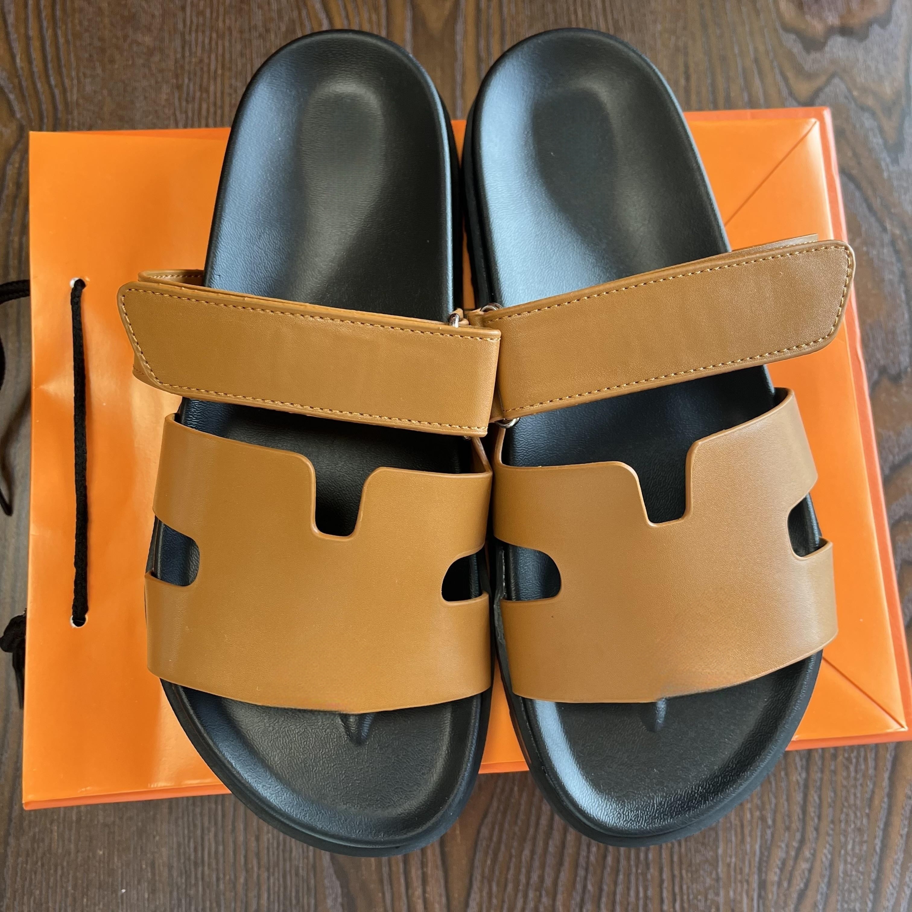 Chypre Slippers Fashion Designer Sandals Comfort H Slipper Platform Sandal Beach Classic Flat Sandal Lady Leather Flip Flops 35-42 with box
Chypre Slippers Fashion Designer Sandals Comfort H Slipper Platform Sandal Beach Classic Flat Sandal Lady Leather Flip Flops 35-42 with box