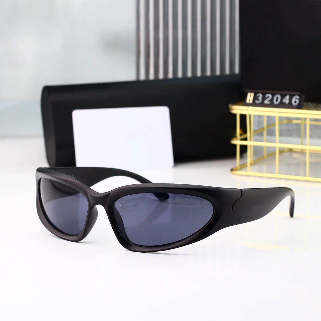 luxury Designer Sunglasses Fashion Classic Eyeglasses Goggle Outdoor Beach Sun Glasses For Man Woman With Box 32046 
luxury Designer Sunglasses Fashion Classic Eyeglasses Goggle Outdoor Beach Sun Glasses For Man Woman With Box 32046