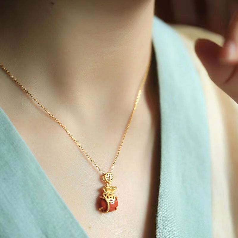 Necklace Female China-Chic Palace Temperament Collar Bone Chain Ancient Gold Chinoiserie Style Peace Buckle Pendant Gift
Necklace Female China-Chic Palace Temperament Collar Bone Chain Ancient Gold Chinoiserie Style Peace Buckle Pendant Gift