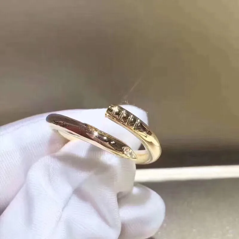 Designer Love Ring Luxury Jewelry Nail Rings For Women Men Titanium Steel Alloy Gold-Plated Process Fashion Accessories Never Fade
Designer Love Ring Luxury Jewelry Nail Rings For Women Men Titanium Steel Alloy Gold-Plated Process Fashion Accessories Never Fade