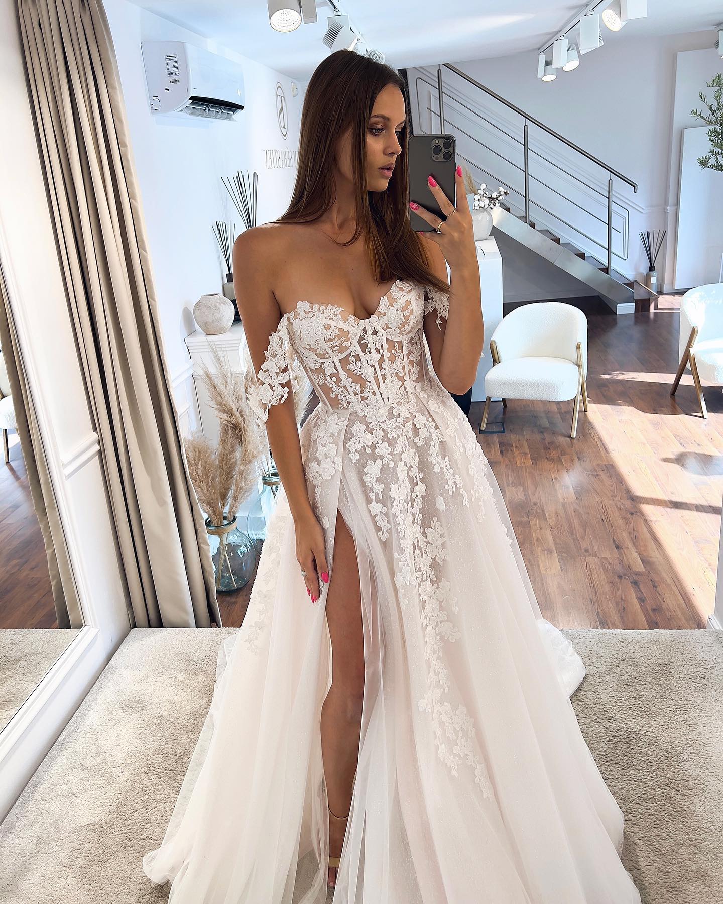 Elegant A Line Lace Wedding Dresses For Bride 2024 Off Shoulder Floral Appliques Sweep Train Backless Thigh Slit Long Bridal Gowns