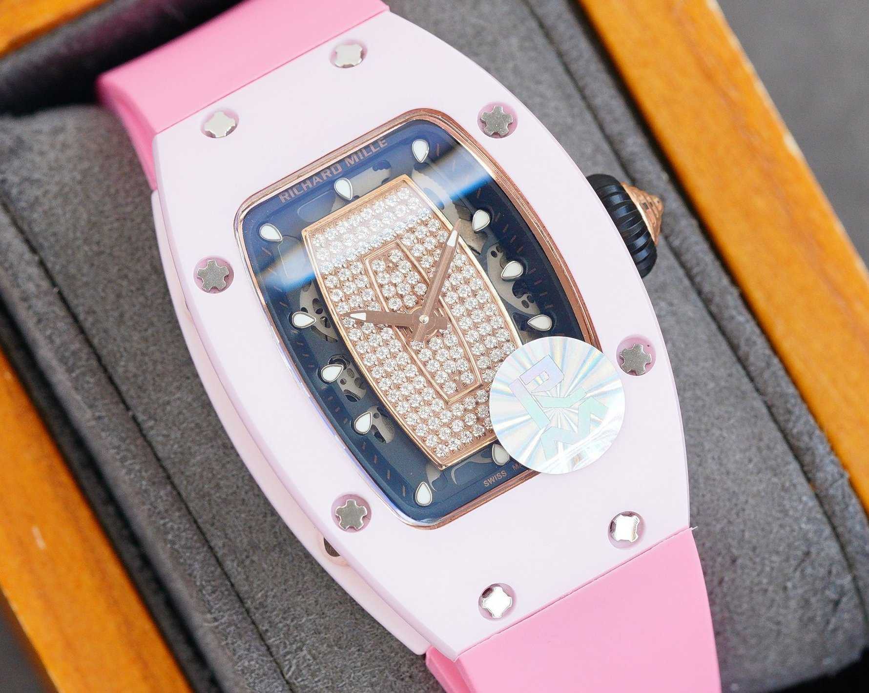 Fantastic Diamond R i c h a r d Luxury Super style Female wrist watches RM007 RM07-01 montre designer High-end quality iced out bezel for women waterproof Colors 18lle
Fantastic Diamond R i c h a r d Luxury Super style Female wrist watches RM007 RM07-01 montre designer High-end quality iced out bezel for women waterproof Colors 18lle