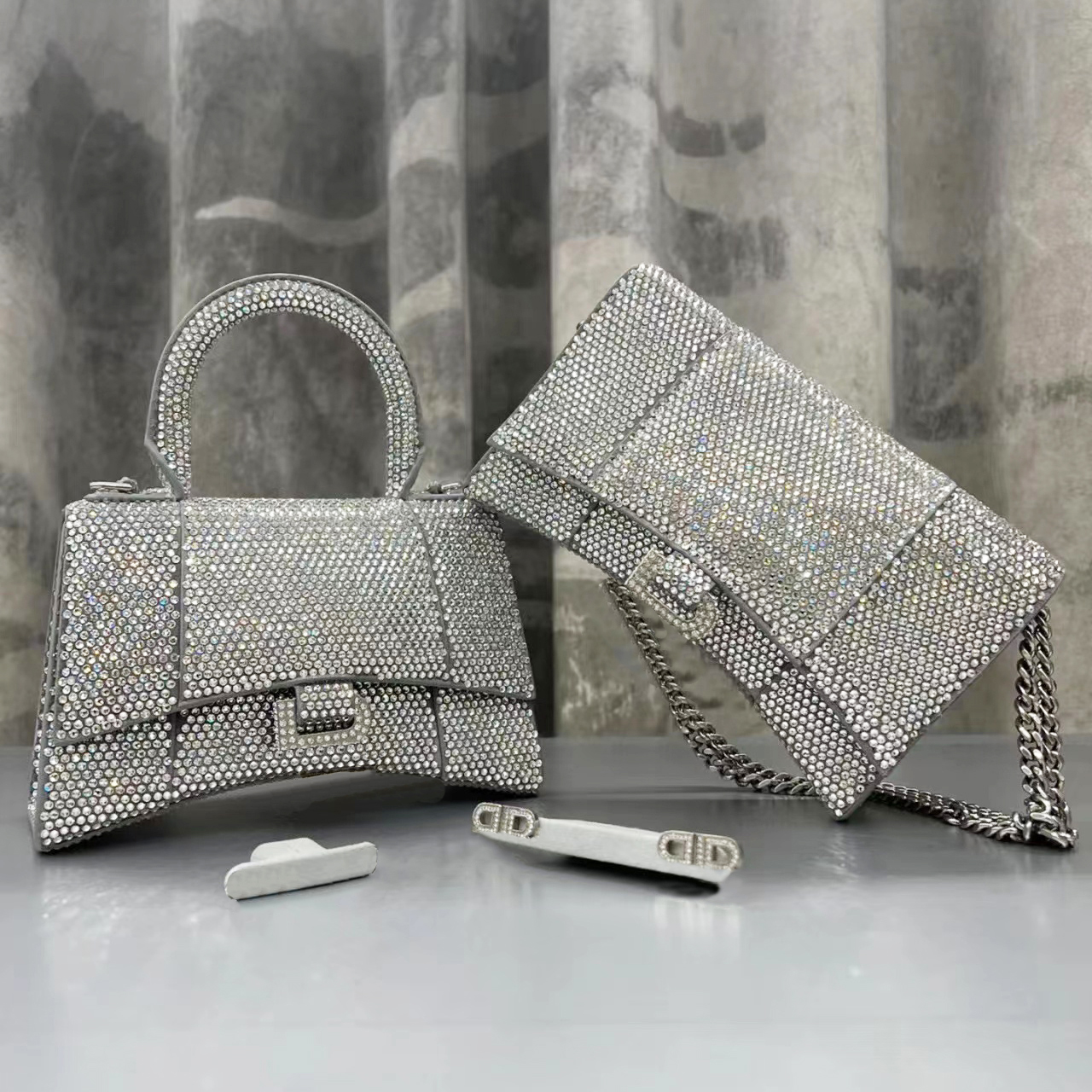 Luxury Designer hourglass classic 6 colors handbag strap baguette bags diamond clutch Hobo cross body Leather tote Womens Beach bag Shoulder envelope bag men purses, 2-silver
Luxury Designer hourglass classic 6 colors handbag strap baguette bags diamond clutch Hobo cross body Leather tote Womens Beach bag Shoulder envelope bag men purses, 2-silver