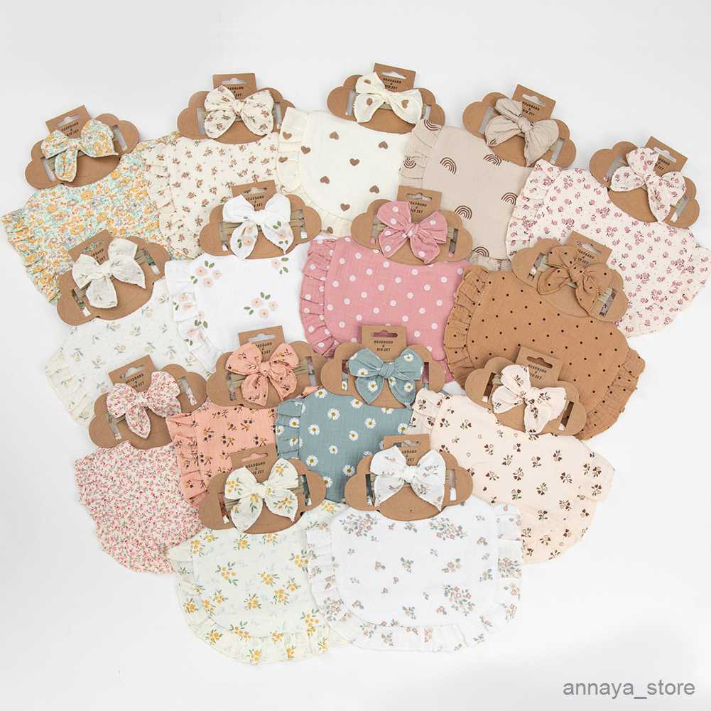 Bibs Cloths 2Pcs/Set Ruffled Edge Cotton Baby Bibs Hair Bows Girls Headbands Flower Print Saliva Towel Feeding Cloths Scarf R230628
Bibs Cloths 2Pcs/Set Ruffled Edge Cotton Baby Bibs Hair Bows Girls Headbands Flower Print Saliva Towel Feeding Cloths Scarf R230628