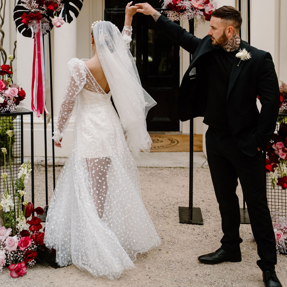 Polka Dot 2 Pieces Wedding Dresses Spaghetti Strap Mini Bridal Gown with Jacket Half Lining Transparent Summer Garden Wedding Dress