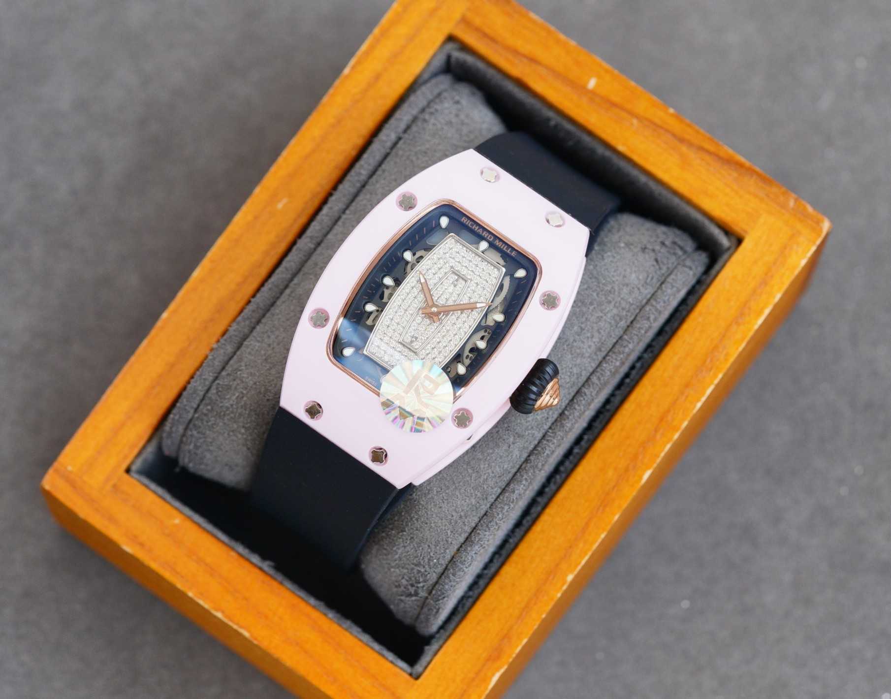 Fantastic Diamond R i c h a r d Luxury Super style Female wrist watches RM007 RM07-01 montre designer High-end quality iced out bezel for women waterproof Colors 5nb
Fantastic Diamond R i c h a r d Luxury Super style Female wrist watches RM007 RM07-01 montre designer High-end quality iced out bezel for women waterproof Colors 5nb