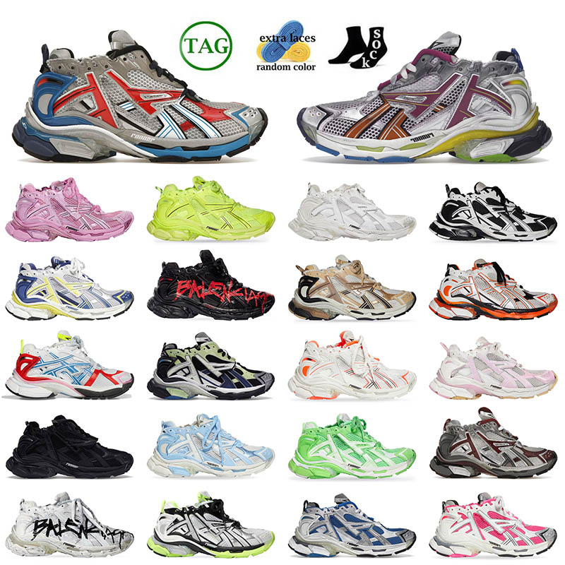 2023 Top Fashion Men Designer Track Runners 7.0 Shoes Paris 17fw Platform Sneakers Vintage Black White Laser Blue Pink Graffiti Mens Women Balencaigas