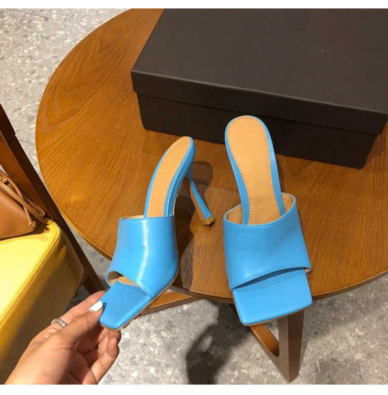 2023 Summer Designer High Heel Sandals Woman Slippers Square Mules Toe Sandal STRETCH Sandals Goatskin Luxury Lady Wedding High Heels 35-41
2023 Summer Designer High Heel Sandals Woman Slippers Square Mules Toe Sandal STRETCH Sandals Goatskin Luxury Lady Wedding High Heels 35-41