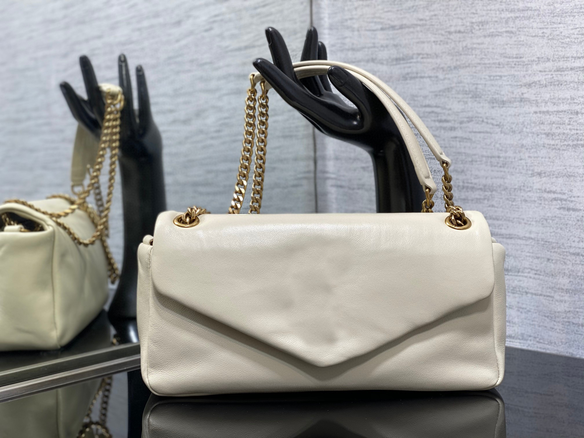 2023 new women's shoulder bag high-end quality sheepskin crossbody bag style is very simple and suitable for many occasions leather texture is very soft 734153, Black
2023 new women's shoulder bag high-end quality sheepskin crossbody bag style is very simple and suitable for many occasions leather texture is very soft 734153, Black