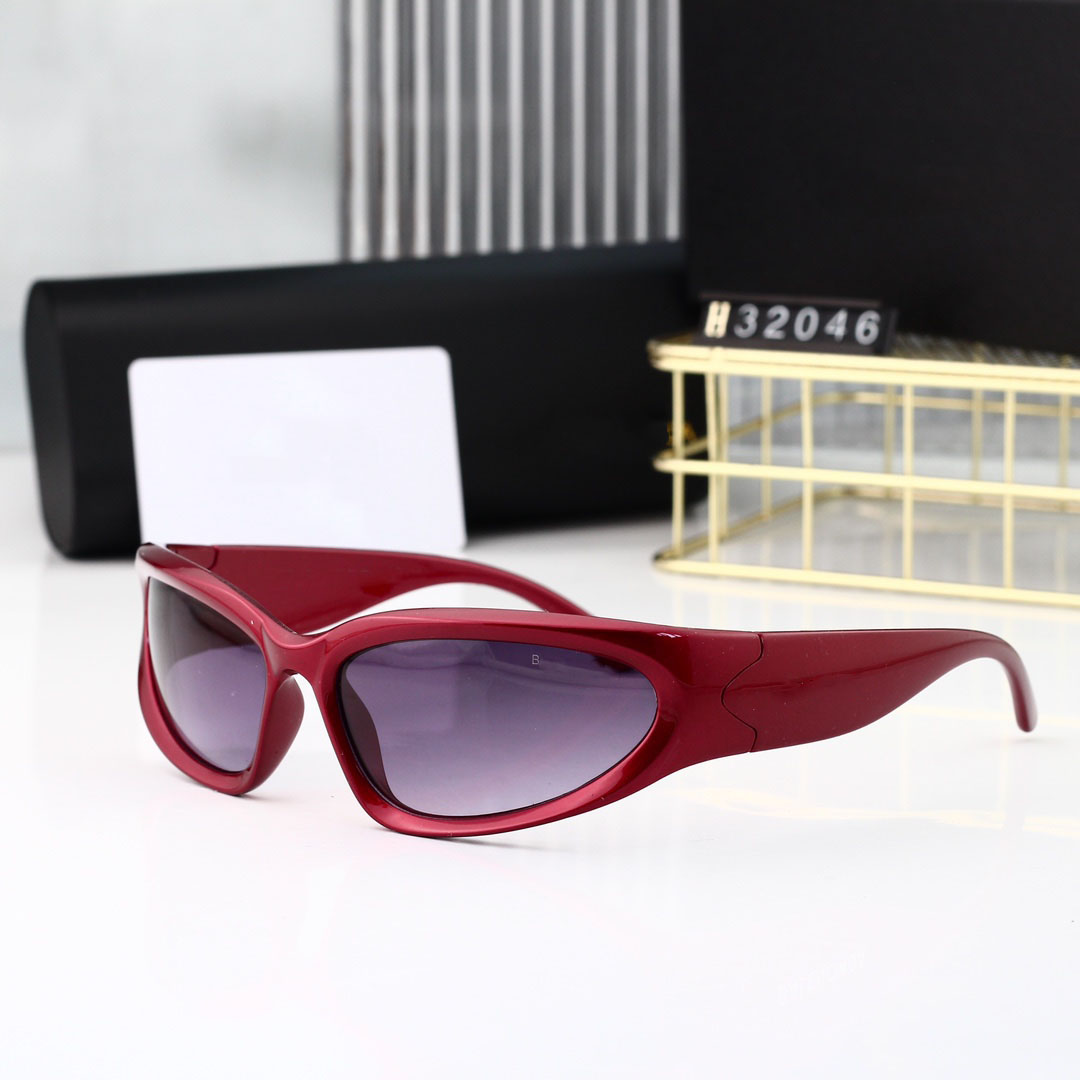 Luxury designer sunglasses 32046 Men women Outdoor sun glasses Full frame personalized classic Eyeglasses mirror fashion brand polarized Lens Eyeglass with box
Luxury designer sunglasses 32046 Men women Outdoor sun glasses Full frame personalized classic Eyeglasses mirror fashion brand polarized Lens Eyeglass with box